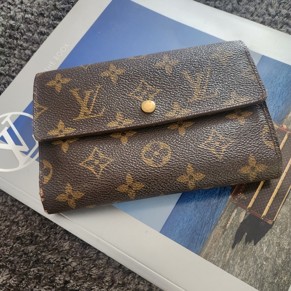 Large LV wallet (vintage)